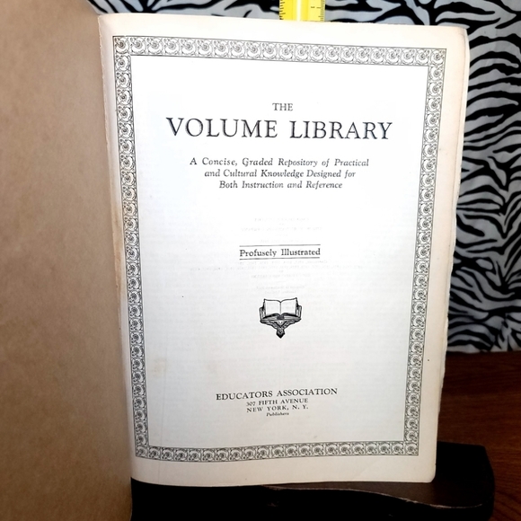 Rare Beautiful Antique 1938 Hard Cover The Volume Library Encyclopedia Book - Picture 3 of 10